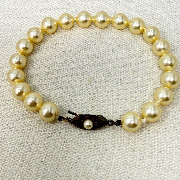 Vintage Faux Pearl Bracelet Sterling Silver Clasp Retro Classic Marked - Picture 3 of 8